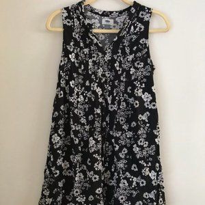 Old Navy Black & White Floral V-Neck Swing Dress